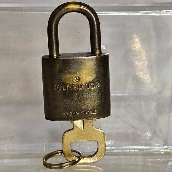 Louis Vuitton Lock & Key - 318 - Picture 1 of 2